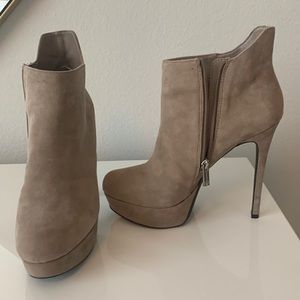 Excellent condition size 8 Jessica Simpson boots!